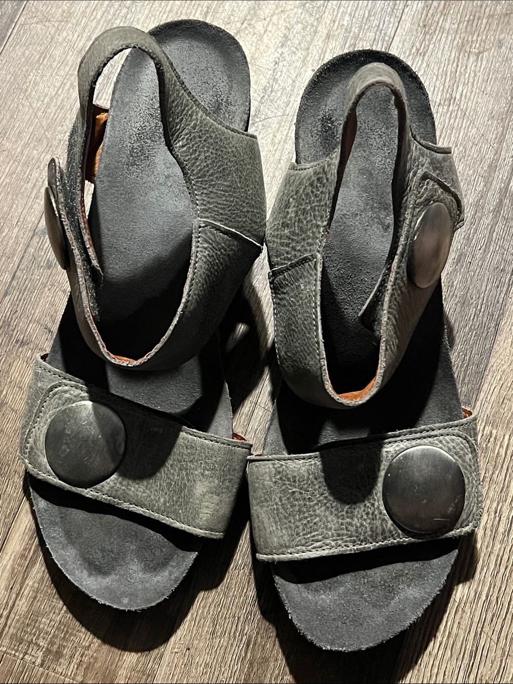 Taos Carousel 2 Wedge Sandal in Graphite Leather